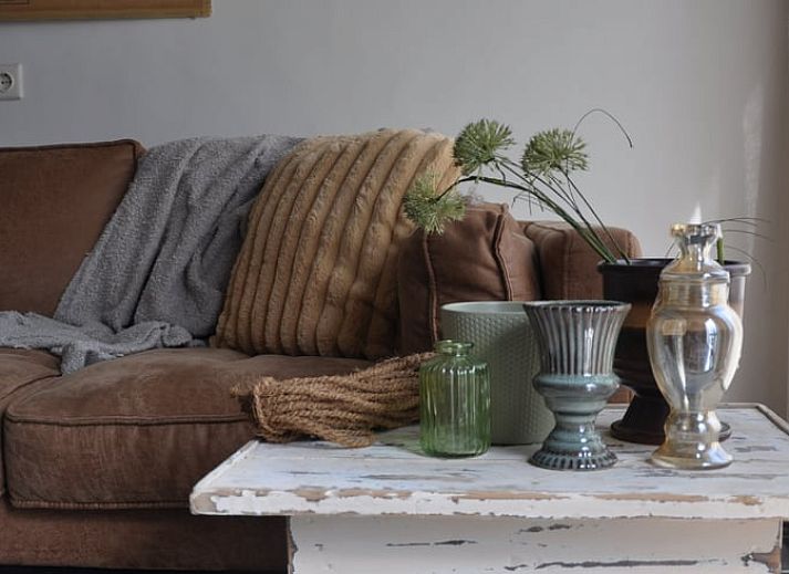 Geraeumiger gruener Garten im Ferienhaus in Nieuw en Sint Joosland, Walcheren, Zeeland.