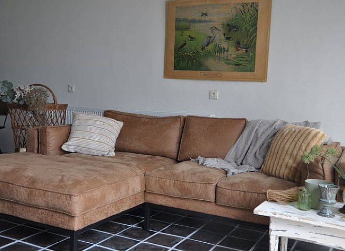 Geraeumiger gruener Garten im Ferienhaus in Nieuw en Sint Joosland, Walcheren, Zeeland.