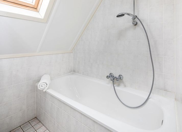 SAS Comfort Bungalow in Breskens, Zeeuws-Vlaanderen, Zeeland. Geniessen Sie den rustikalen Charme und die gruene Umgebung dieses Ferienhauses.