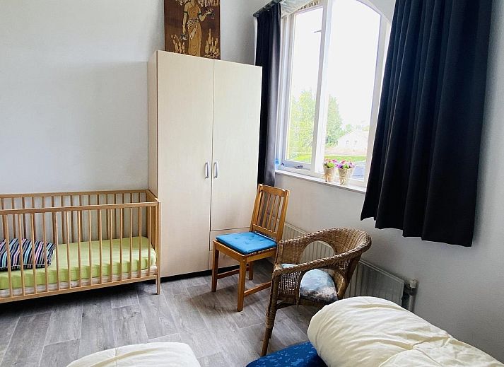 Die gemuetliche Terrasse von VZ407 Ferienhaus Breskens ist ideal fuer Mahlzeiten im Freien in Zeeuws-Vlaanderen.