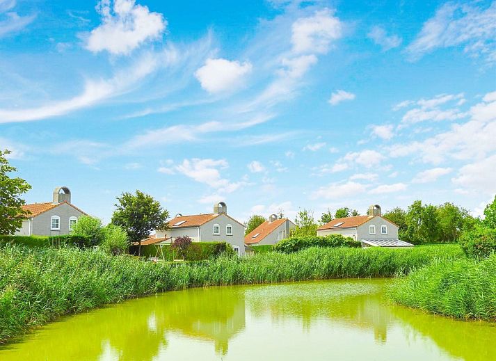 Offenes Wohnzimmer und Kueche in VZ407 Ferienhaus Breskens, ideal fuer einen Familienurlaub.