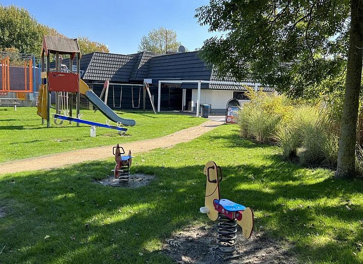Gemuetliche Sitzecke in VZ808 Ferienhaus in Breskens mit Gartenblick, Zeeland.