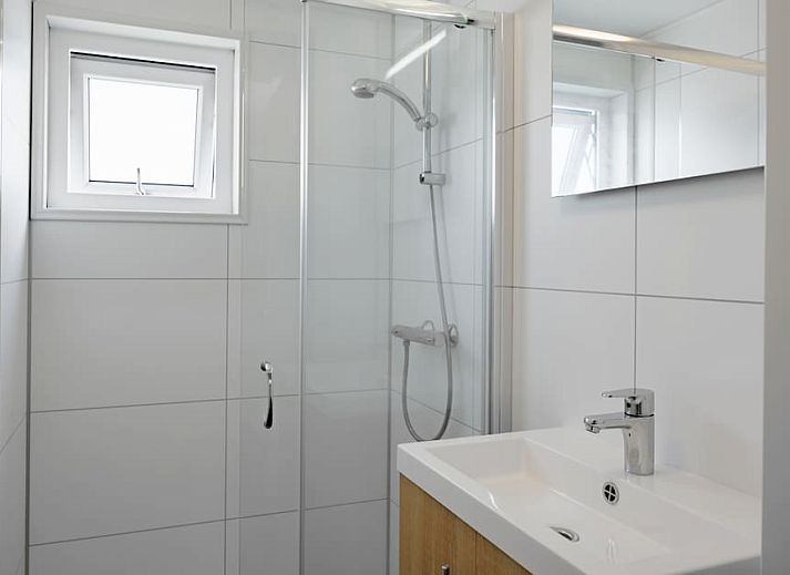 Cozy living room of Lodge 6C, a vacation home in Breskens, Zeeuws-Vlaanderen, Zeeland with modern furniture and lots of natural light.