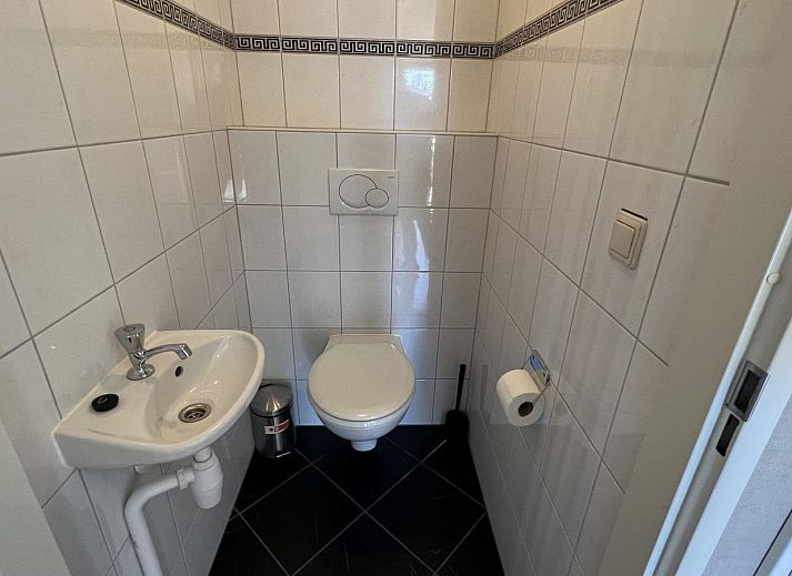 Gemuetliche Sitzecke auf der Terrasse des VZ807 Ferienhauses Breskens in Zeeland.