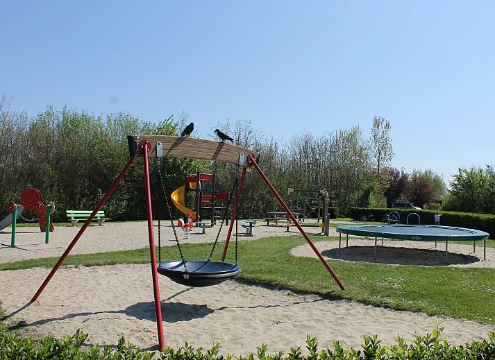 VZ967 Ferienhaus in Breskens, gemuetliches Wohnzimmer mit bequemen Sofas in Zeeuws-Vlaanderen, Zeeland.