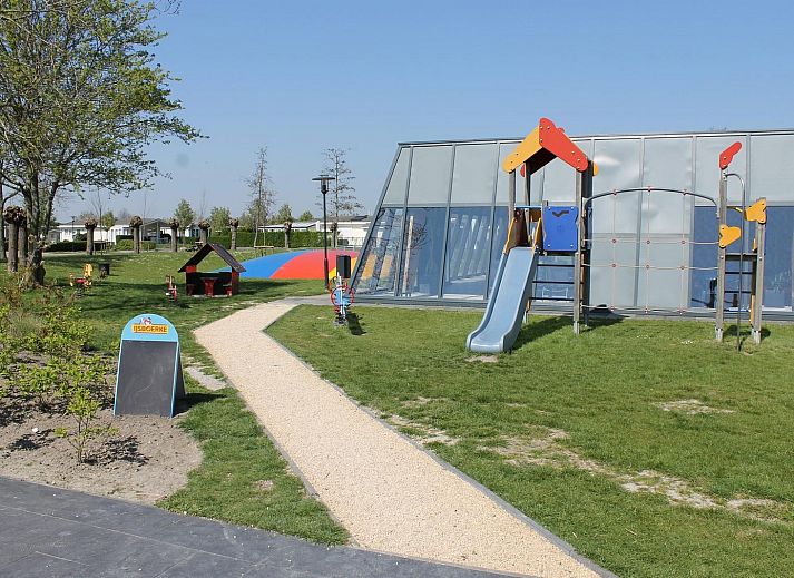 VZ967 Ferienhaus in Breskens, gemuetliches Wohnzimmer mit bequemen Sofas in Zeeuws-Vlaanderen, Zeeland.