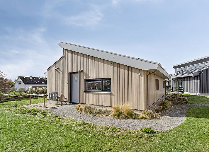 Vrijstaande woning in Breskens met uitzicht op een vijver, gelegen in het groene Zeeuws-Vlaanderen, ideaal voor een ontspannen vakantie.