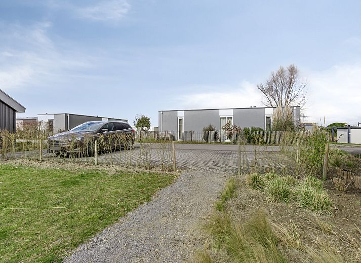 Stijlvolle woonkamer in de Vrijstaande woning in Breskens, Zeeuws-Vlaanderen, met modern interieur en comfortabele zithoek.