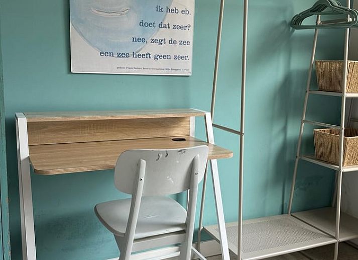 Front of Cottage in Breskens, vacation accommodation in Zeeuws-Vlaanderen, Zeeland with spacious windows.