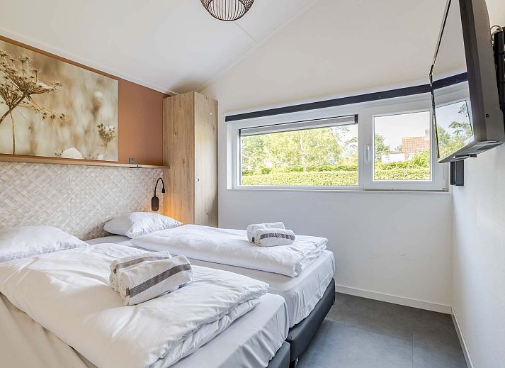 Gezellig balkon van Vrijstaande woning in Breskens, vakantiehuis in Zeeland met uitzicht op water en omliggende natuur.