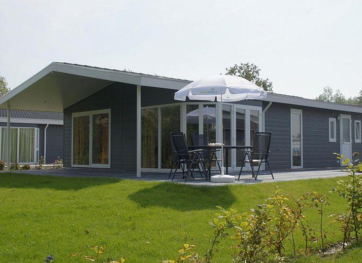 Veranda 6 vakantiehuis in Breskens, Zeeuws-Vlaanderen met ruim terras en groene tuin in Zeeland.