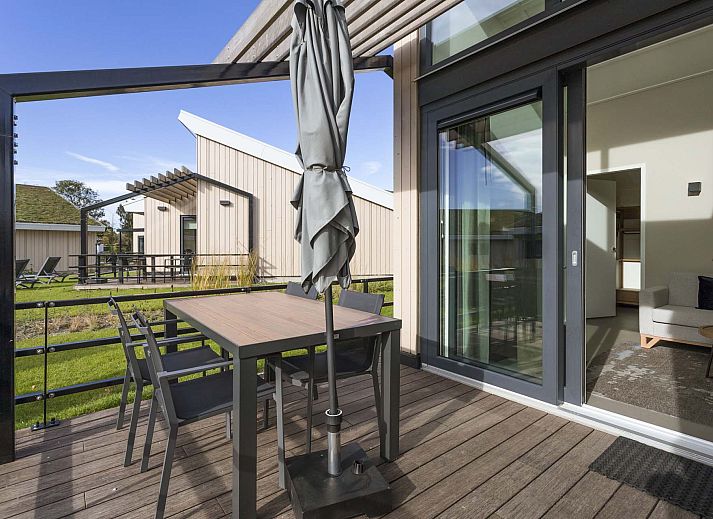 Freistehendes Haus in Breskens, Ferienhaus in Zeeuws-Vlaanderen mit groer Veranda und bequemen Liegesthlen.