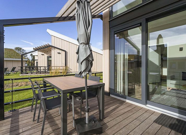 Ansicht des Einfamilienhauses in Breskens, Ferienhaus in Zeeland mit moderner Architektur und grner Umgebung.