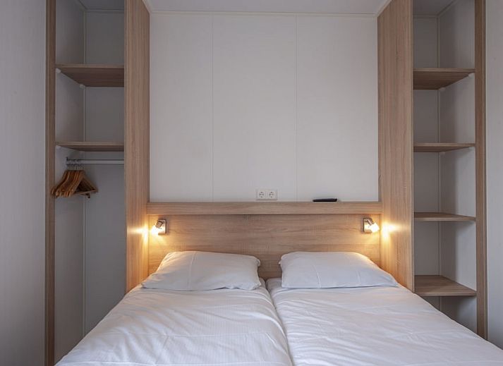 Luxurioeses Badezimmer mit Sauna im Ferienhaus L4S Comfort, Nieuwvliet-Bad, Zeeuws-Vlaanderen, ideal fuer Entspannung in Zeeland.