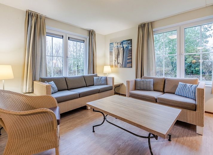 Moderne badkamer met sauna in Villa 6B, een vakantiehuis in Cadzand-bad, Zeeuws-Vlaanderen, Zeeland.