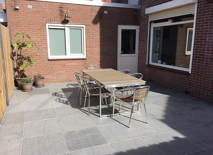 VZ920 Holiday home in Cadzand-Bad, charming exterior in Zeeuws-Vlaanderen, Zeeland.