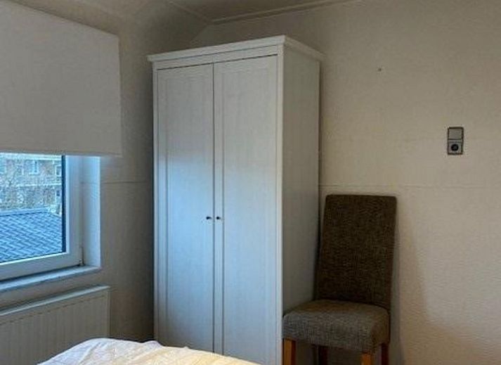 Gezellige zithoek in VZ1094 Vrijstaande vakantiewoning in Cadzand-Bad met comfortabele stoelen in Zeeland.