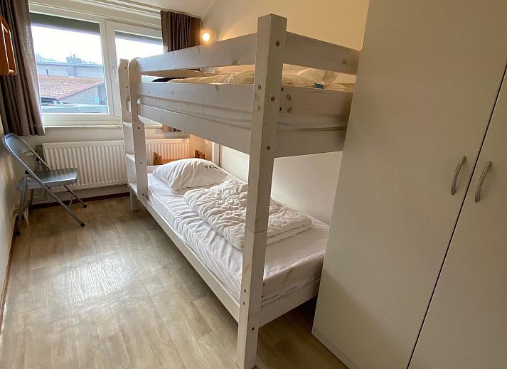 Hinterhof von VZ924 Ferienhaus in Cadzand mit gruener Umgebung in Cadzand-bad, Zeeland.