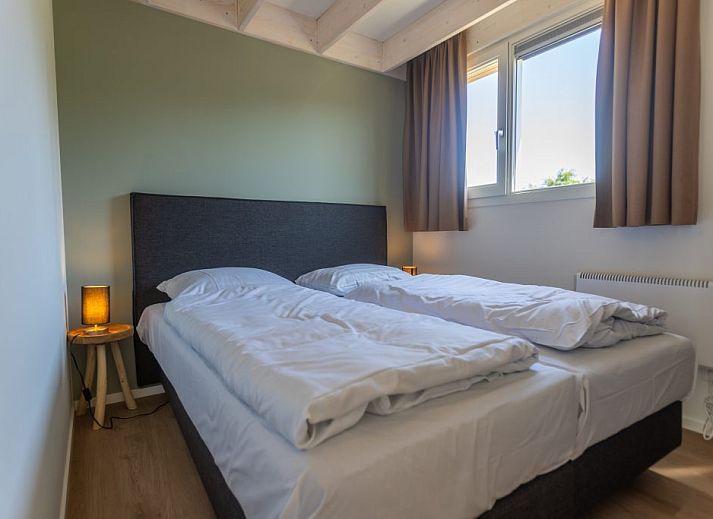 Vrijstaande woning in Cadzand, een vakantiehuis in Zeeuws-Vlaanderen, Zeeland met zonnig terras en groene omgeving.