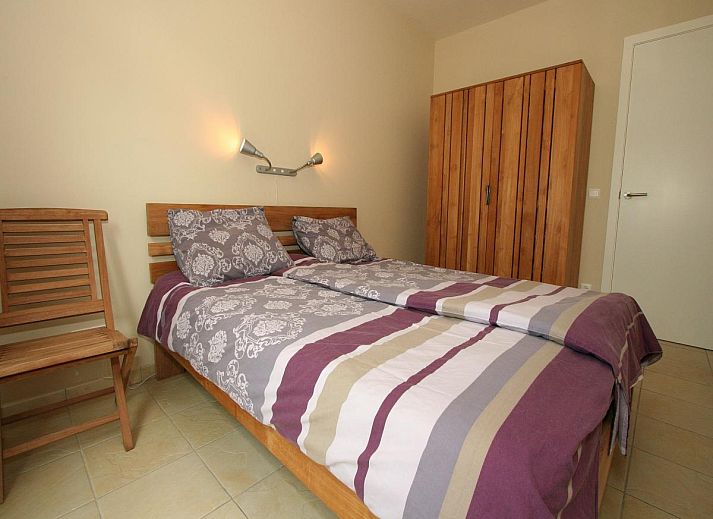 Buitenzijde van vakantiehuis Maanvis in Cadzand, Zeeuws-Vlaanderen met een ruime tuin.