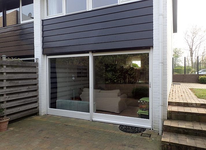 VZ333 Vakantiehuis Cadzand, modern vakantiehuis in Zeeuws-Vlaanderen, Zeeland met groene tuin en terras.