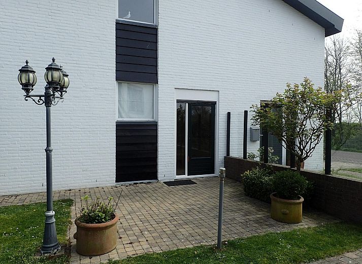 VZ333 Vakantiehuis Cadzand, modern vakantiehuis in Zeeuws-Vlaanderen, Zeeland met groene tuin en terras.