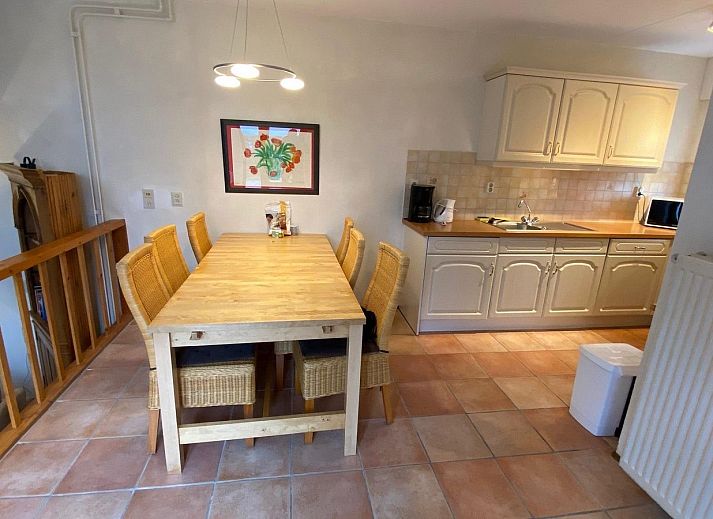 VZ333 Vakantiehuis Cadzand, ruime woonkamer met grote ramen in vakantiehuis, Cadzand, Zeeland.