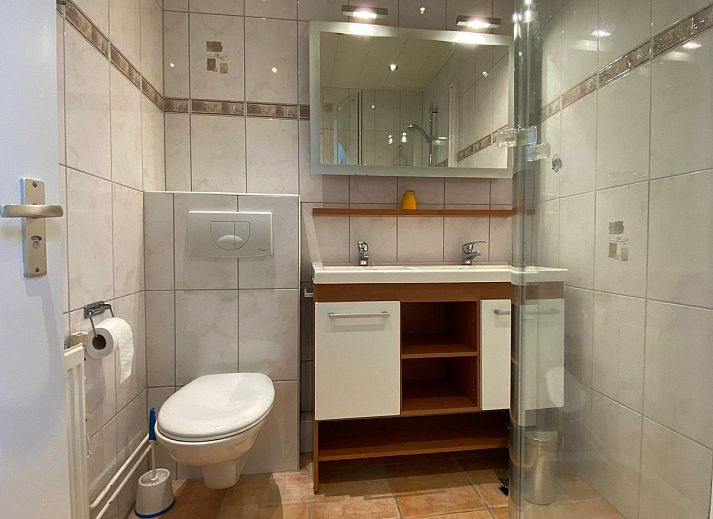 VZ333 Vakantiehuis Cadzand, charmant terras met plantenbakken, vakantiehuis in Zeeuws-Vlaanderen, Zeeland.