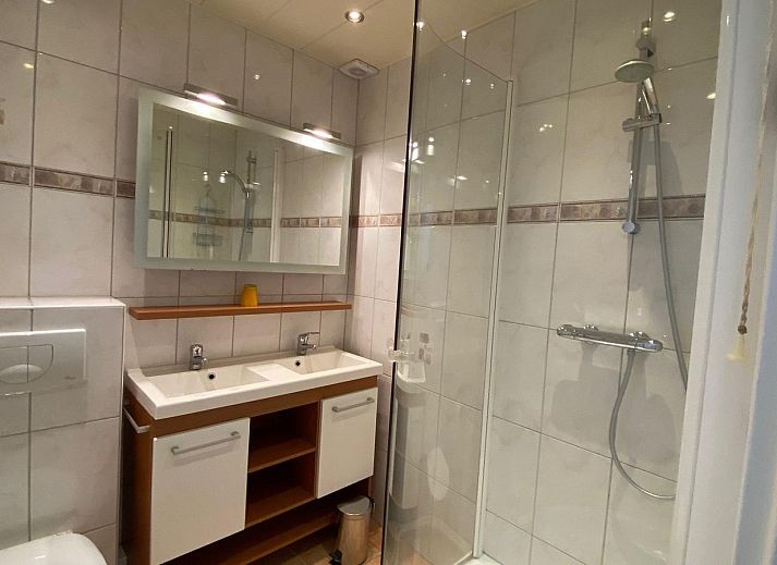 VZ333 Vakantiehuis Cadzand, charmant terras met plantenbakken, vakantiehuis in Zeeuws-Vlaanderen, Zeeland.