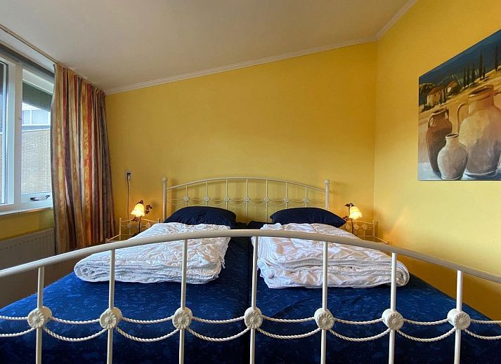 VZ333 Vakantiehuis Cadzand, gezellige buitenruimte met tuintafel, vakantiehuis in Cadzand, Zeeland.