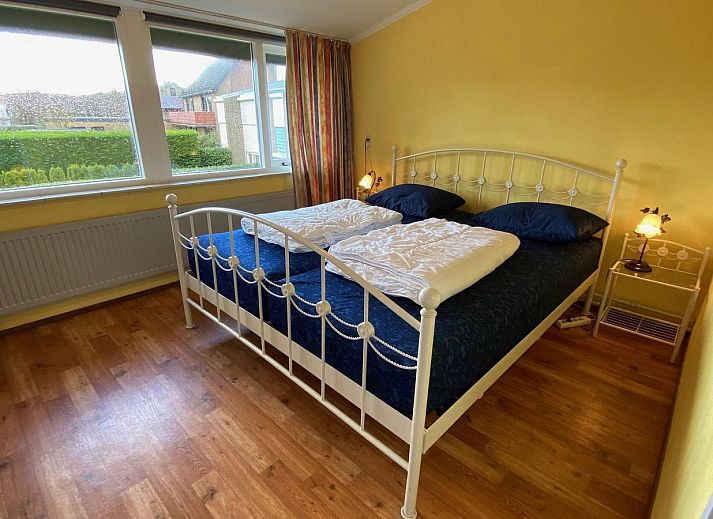 VZ333 Vakantiehuis Cadzand, gezellige buitenruimte met tuintafel, vakantiehuis in Cadzand, Zeeland.