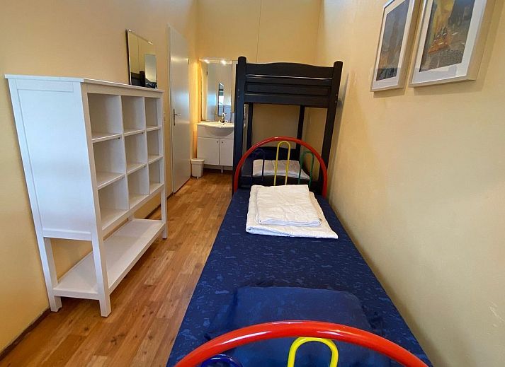 VZ333 Vakantiehuis Cadzand, sfeervolle woonkamer met comfortabele banken, vakantiehuis in Zeeuws-Vlaanderen.