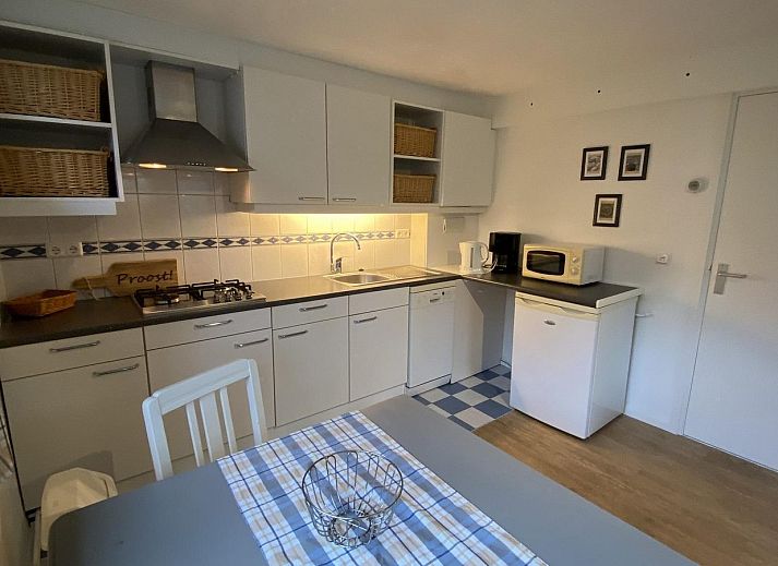 Gezellig terras van VZ420 Vakantieappartement Cadzand in Zeeuws-Vlaanderen, ideaal voor ontspanning.