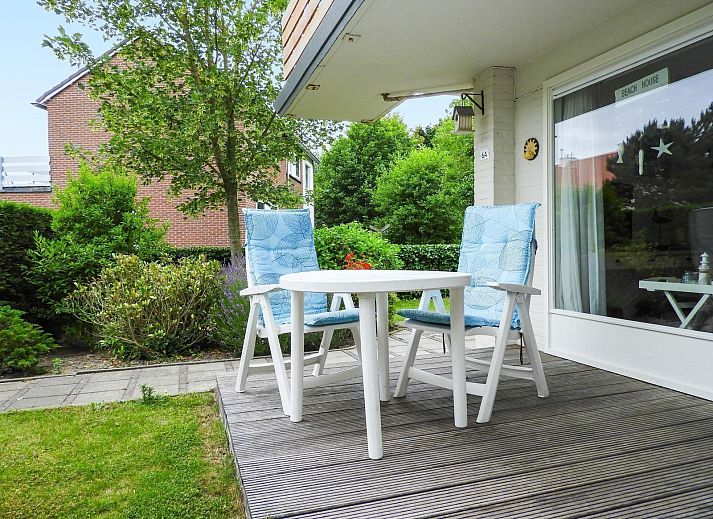 Knusse woonkamer in VZ420 Vakantieappartement Cadzand, Zeeuws-Vlaanderen, met comfortabele zitplaatsen.