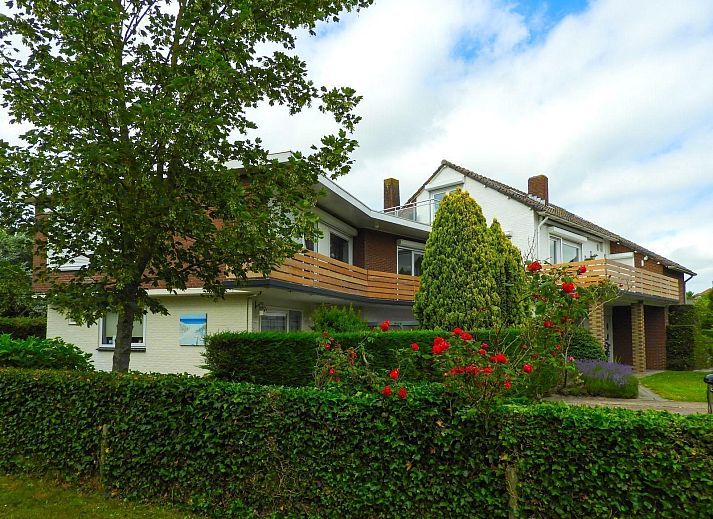 Knusse woonkamer in VZ420 Vakantieappartement Cadzand, Zeeuws-Vlaanderen, met comfortabele zitplaatsen.