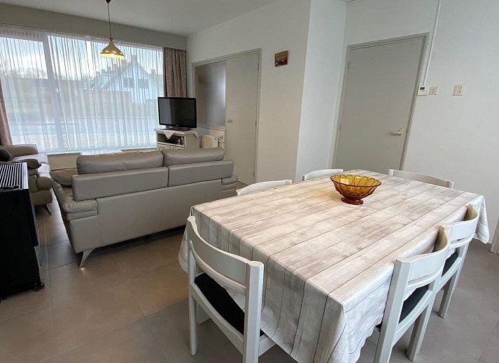 Charming facade of VZ628 Holiday Home Cadzand in Cadzand, Zeeuws-Vlaanderen, perfect for a restful stay in Zeeland.