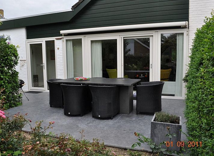 Vooraanzicht van VZ702 Vakantiehuis Cadzand in het groene Cadzand, Zeeuws-Vlaanderen, Zeeland.