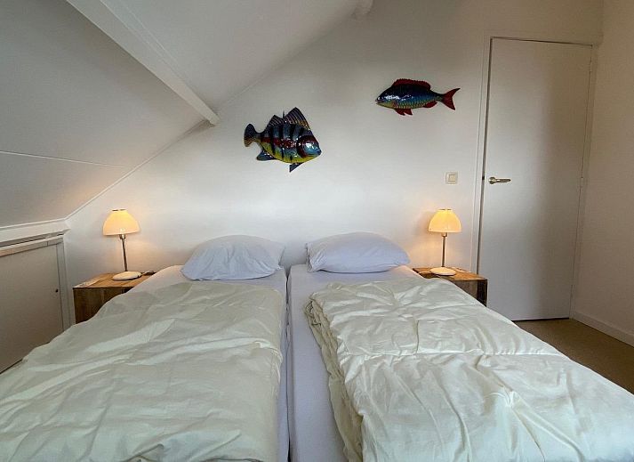 Gezellige woonkamer van VZ702 Vakantiehuis Cadzand in Cadzand, Zeeuws-Vlaanderen, met moderne inrichting.