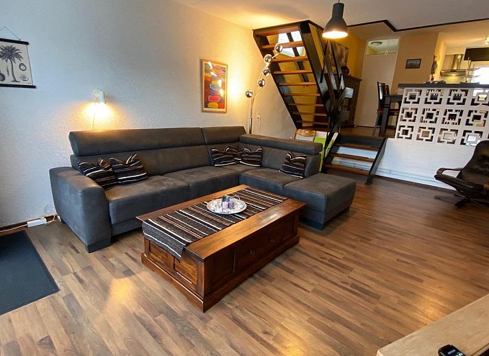 Vorderansicht von VZ643 Vakantiewoning Cadzand, einem Ferienhaus in Zeeuws-Vlaanderen, Zeeland, das in einer ruhigen Gegend liegt.