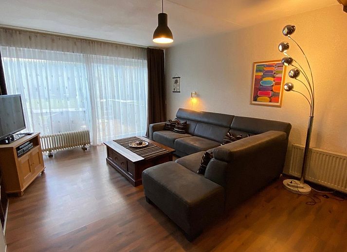 Vorderansicht von VZ643 Vakantiewoning Cadzand, einem Ferienhaus in Zeeuws-Vlaanderen, Zeeland, das in einer ruhigen Gegend liegt.