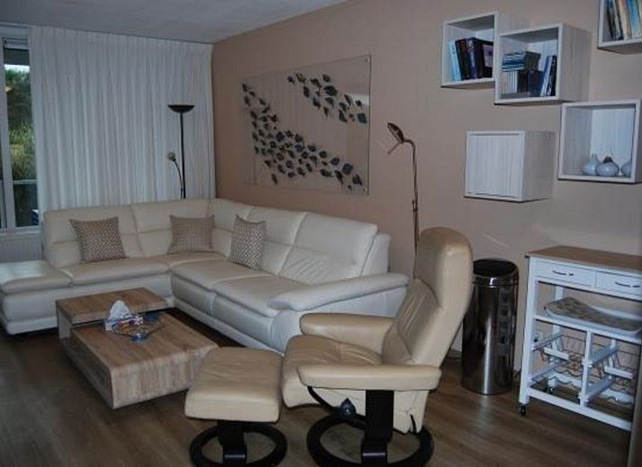 Sonnige Terrasse von VZ571 Appartement Cadzand in Cadzand, ideal fuer Entspannung in Zeeuws-Vlaanderen, Zeeland.