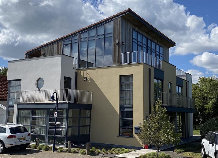 VZ193 Appartement Cadzand in Zeeuws-Vlaanderen biedt een modern exterieur met ruime parkeergelegenheid in Cadzand, Zeeland.