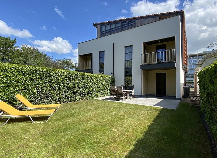 VZ193 Appartement Cadzand in Zeeuws-Vlaanderen biedt een modern exterieur met ruime parkeergelegenheid in Cadzand, Zeeland.