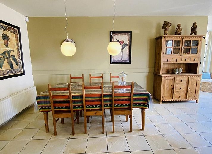 Stijlvol ontworpen VZ193 Appartement Cadzand in Zeeuws-Vlaanderen met grote ramen en balkon in Cadzand, Zeeland.