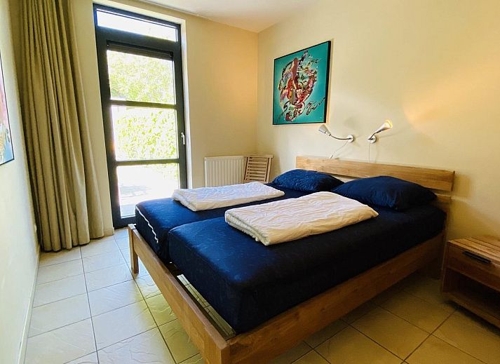 Geniet van buiten dineren op het terras van VZ193 Appartement Cadzand in Zeeuws-Vlaanderen, Cadzand, Zeeland.