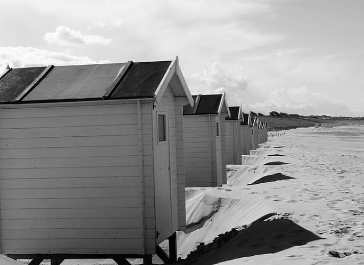 Stilvolles Wohnzimmer des Ferienhauses in Schoondijke, Zeeuws-Vlaanderen, mit moderner Einrichtung und gemuetlicher Sitzecke in Zeeland.