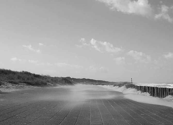 Stilvolles Wohnzimmer des Ferienhauses in Schoondijke, Zeeuws-Vlaanderen, mit moderner Einrichtung und gemuetlicher Sitzecke in Zeeland.