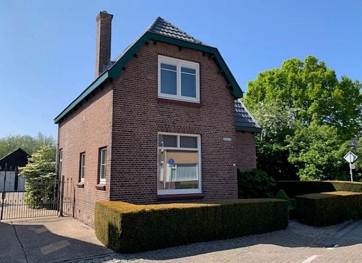 Vorderansicht des Ferienhauses in Aardenburg, Zeeuws-Vlaanderen, ein charmantes Ferienhaus in Zeeland.