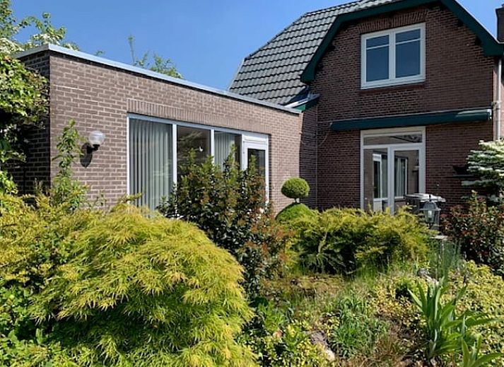 Vorderansicht des Ferienhauses in Aardenburg, Zeeuws-Vlaanderen, ein charmantes Ferienhaus in Zeeland.