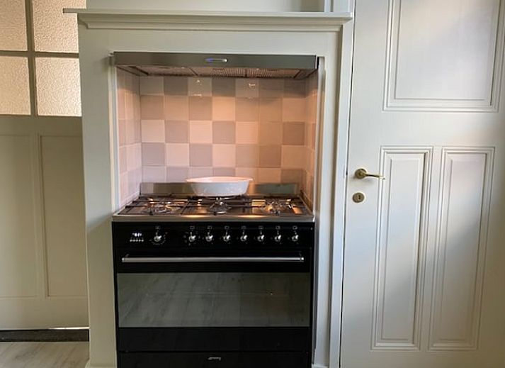 Gemuetliche Terrasse im Ferienhaus in Aardenburg, Zeeuws-Vlaanderen, ideal fuer Entspannung in Zeeland.